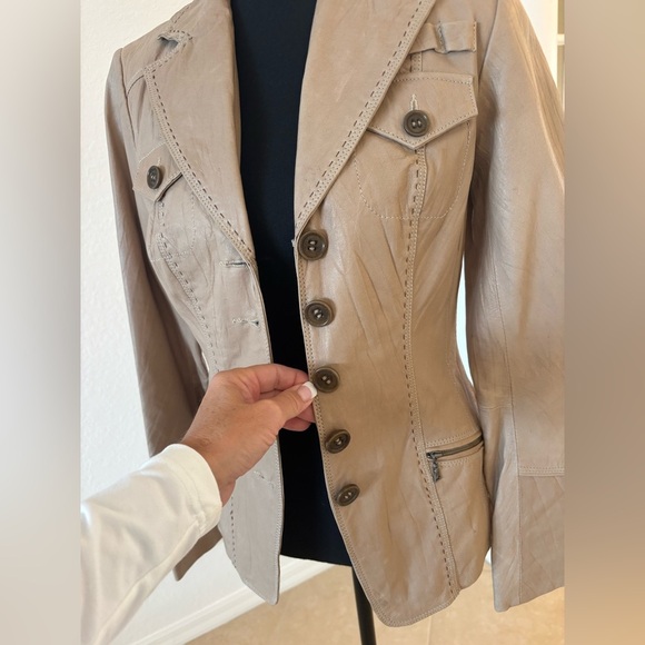 Women's Tan Button-Up Leather Jacket Size Small - Picture 4 of 8